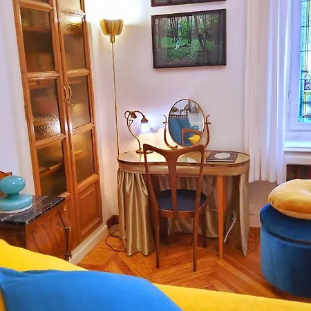 La Casa Degli Specchi * Turín