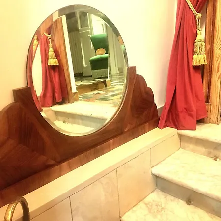La Casa Degli Specchi Apartment *