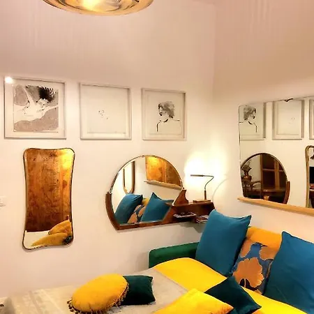La Casa Degli Specchi * Turín