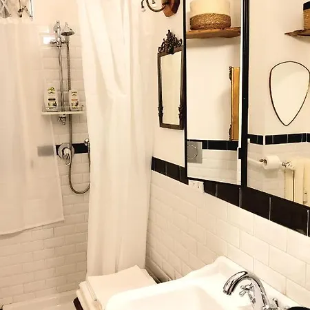 La Casa Degli Specchi * Turín
