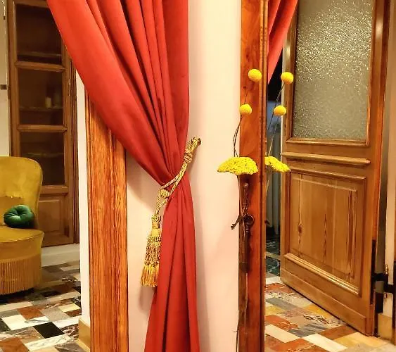 La Casa Degli Specchi *